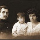 Николай Дмитриевич Вышеславский с женой Клеопатрой и сыном Леонидом 1916 год Кривой Рог